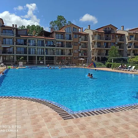 студио в комплекс нестинарка Apartmán *